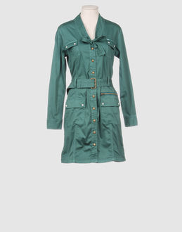 Closed   Robes courtes