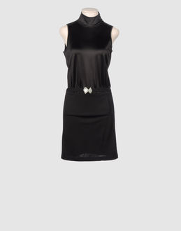 Paola Frani   Robes courtes
