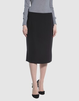Crepe de chine - Zip closure - Side slit - Lined interior -