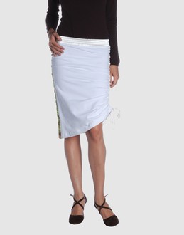Fleece - Satin - Elasticised waist - Single pocket - Unlined - Rear logo - Frills - Shoe-string laces -
