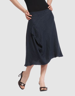 Cloth - Zip closure - Unlined - Pleated detailing -