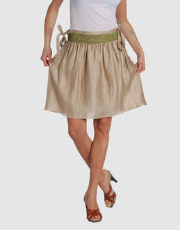 Cloth - Zip closure - Unlined - Sequins - Shoe-string laces - Contrasting applications -