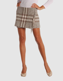 Confronta prezzi Burberry gonne minigonne su yoox.com