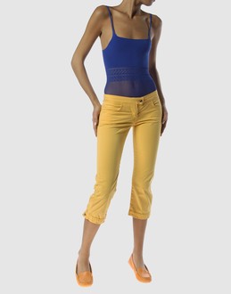 PARASUCO CULT - PANTALONS - Pantalons corsaires sur YOOX.COM