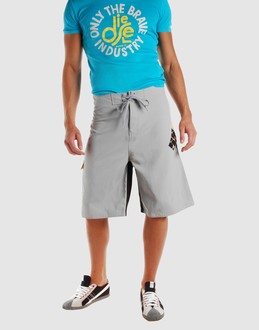 55 DSL - PANTALONS - Bermudas sur YOOX.COM