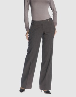 JUST IN CASE - PANTALONS - Pantalons taille basse sur YOOX.COM