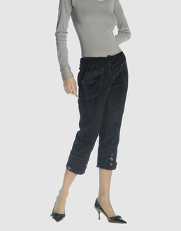 DIVINA - PANTALONI - Pantaloni capri su YOOX.COM