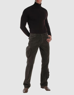 Corduroy - Belt loops - Snap-button, zip fly closure - Multipockets - Straight leg cut -