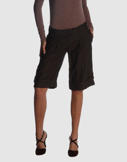 BRIAN DALES PANTALONI Bermuda su YOOX.COM