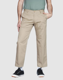 UNRIVALED PANTALONI Pantaloni capri su YOOXCOM