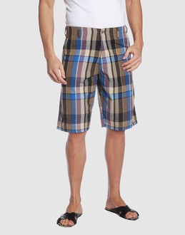 Confronta prezzi Stussy pantaloni bermuda su yoox.com