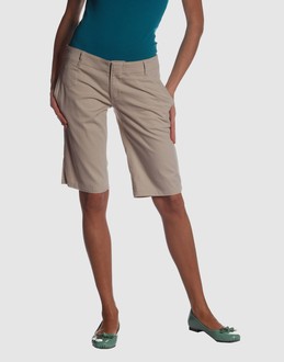 Confronta prezzi Stussy pantaloni bermuda su yoox.com