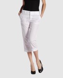 MIU MIU PANTALONI Pantaloni capri su YOOXCOM