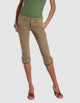 J BRAND PANTALONI Pantaloni capri su YOOX.COM
