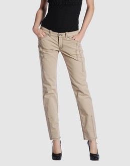 MOSCHINO JEANS PANTALONI Pantaloni capri su YOOX.COM