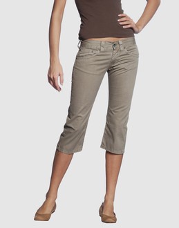 DONDUP THE STANDARD PANTALONI Pantaloni capri su YOOX.COM