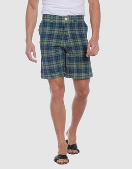 Confronta prezzi Woolrich pantaloni bermuda su yoox.com