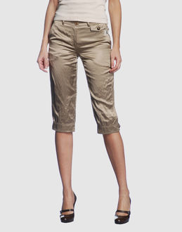 CHEAP & CHIC MOSCHINO PANTALONI Pantaloni capri su YOOX.COM