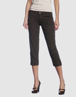 GALLIANO PANTALONI Pantaloni capri su YOOX.COM