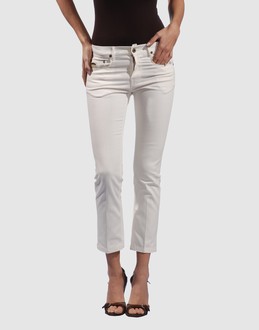 APRIL 77 PANTALONI Pantaloni capri su YOOX.COM