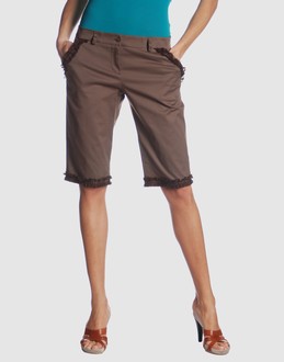 Confronta prezzi Blumarine pantaloni bermuda su yoox.com