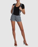 McQ PANTALONI Shorts su YOOXCOM