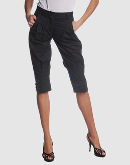 ERMANNO SCERVINO PANTALONI Pantaloni capri su YOOX.COM