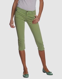 D&G PANTALONI Pantaloni capri su YOOX.COM