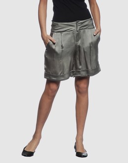 PF PAOLA FRANI PANTALONI Bermuda su YOOX.COM