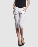 MAEVA PANTALONI Pantaloni capri su YOOXCOM