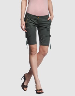 Confronta prezzi Loops pantaloni bermuda su yoox.com