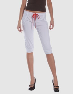 MARY JANE PANTALONI Pantaloni capri su YOOX.COM