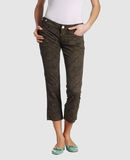 NFY PANTALONI Pantaloni capri su YOOXCOM