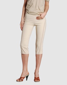 PATRIZIA PEPE PANTALONI Pantaloni capri su YOOX.COM