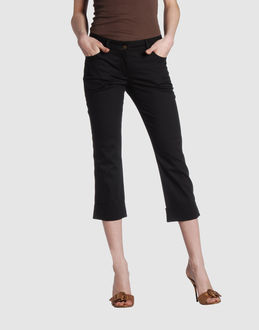 ALEXANDER MCQUEEN PANTALONI Pantaloni capri su YOOX.COM
