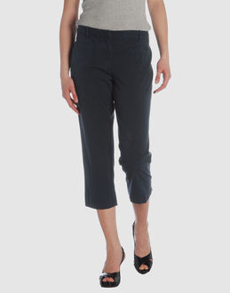 MIU MIU PANTALONI Pantaloni capri su YOOX.COM