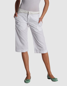 BIKKEMBERGS PANTALONI Pantaloni capri su YOOX.COM