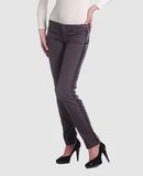 McQ PANTALONI Pantaloni vita bassa su YOOXCOM