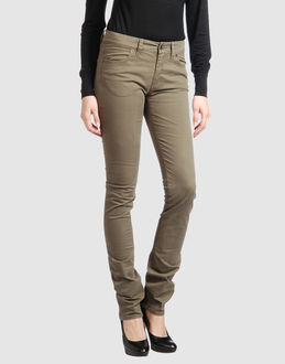 Web market place, le comparateur de prix du web: Moschino jeans   Pantalons