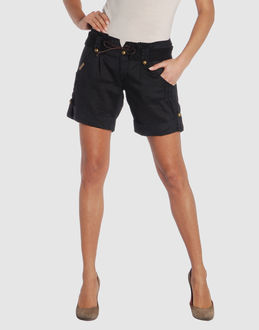 Guess :  - PANTALONS - Shorts