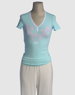 PF PAOLA FRANI - TOPS - T-shirts manches courtes sur YOOX.COM