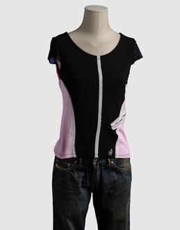 GF BY FERRE' - TOPS - T-shirts manches courtes sur YOOX.COM