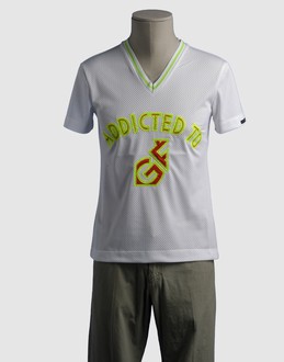 GF BY FERRE' - TOPS - T-shirts manches courtes sur YOOX.COM