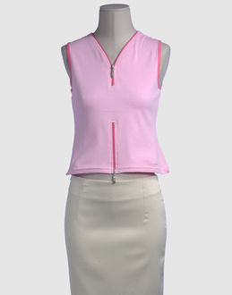 MAGGIE - TOPS - T-shirts sans manches sur YOOX.COM