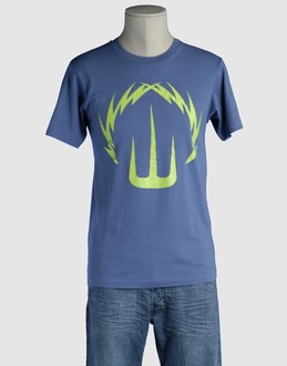 SURFACE TO AIR - TOPS - T-shirts manches courtes sur YOOX.COM