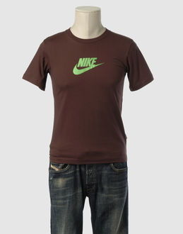 NIKE - TOPS - T-shirts manches courtes sur YOOX.COM