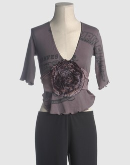 LTD FORNARINA - TOPS - T-shirts manches longues - sur YOOX.COM