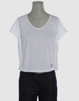 LO not EQUAL TOPWEAR T-shirt maniche corte su YOOX.COM