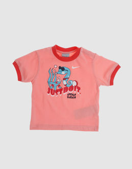 NIKE - TOPS - T-shirts manches courtes - sur YOOX.COM
