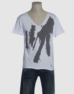DKNY JEANS - TOPS - T-shirts manches courtes - sur YOOX.COM